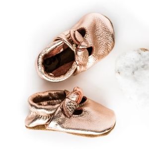 Bow rose gold T-straps